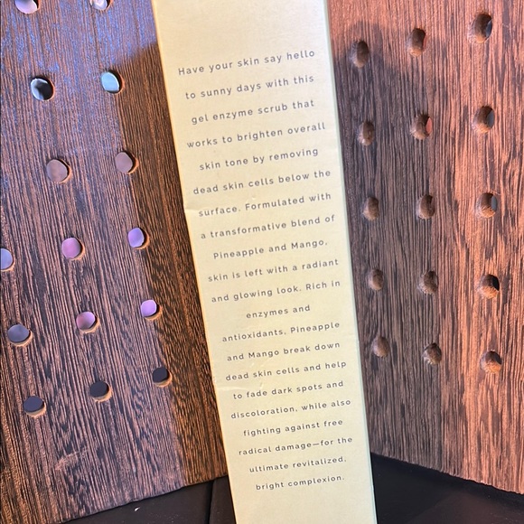 NWT- Sunny Daze Glisten + Glow Facial Gel Enzyme Scrub - Picture 4 of 4